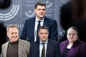 R. Žemaitaičio portretas – lyg ant delno: kas slepiasi už skandalais grįsto politiko kelio