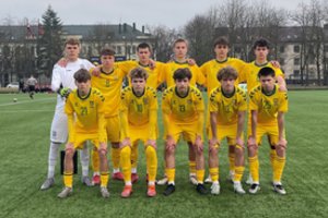 Vaikinų U16 futbolo rinktinė Kaune su latviais išsiskyrė taikiai