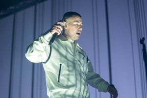 Aidint gerbėjų griausmui „Lilas ir Innomine“ paskelbė žinią, po kurios kilnojosi „Žalgirio“ arenos stogas