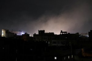 Po D. Trumpo pareiškimo – ataka Jemene: bombarduojama sostinė