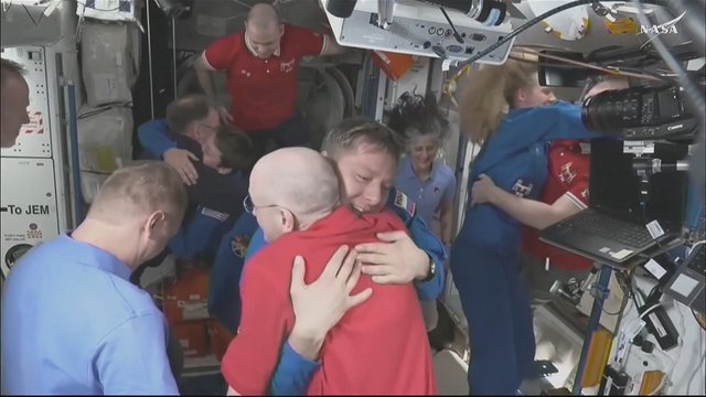 Sėkminga „SpaceX“ operacija: pasiekė TKS su ilgiau nei 9 mėnesius įstrigusiais astronautais