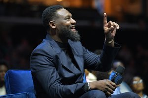 Iškeldama arenoje marškinėlius „Grizzlies“ pagerbė žaidėją, kuris nebuvo pirmo ryškumo žvaigžde