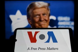 D. Trumpo administracija pradėjo masiškai atleidinėti „Amerikos balso“ darbuotojus