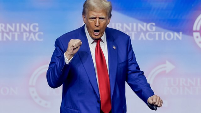D. Trumpo akibrokštas: atleidžiami žiniasklaidos laisvę simbolizuojančio „Amerikos balso“ darbuotojai