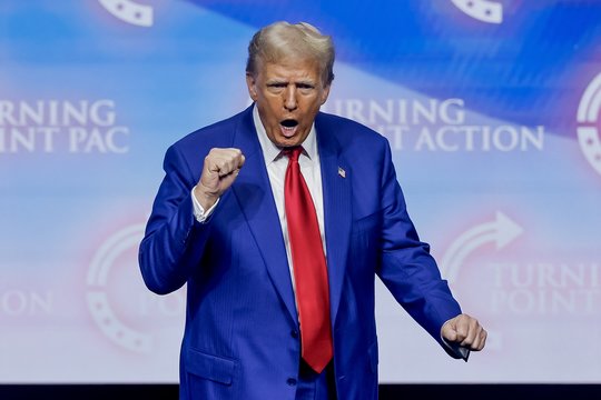D. Trumpo akibrokštas: atleidžiami žiniasklaidos laisvę simbolizuojančio „Amerikos balso“ darbuotojai