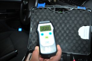 Pasieniečiai sučiupo girtą ir beteisį vairuotoją, kartu važiavo ir keleivis be dokumentų