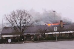 Trakuose kilo didelis gaisras – degė kavinė „Senkelio karčiama“