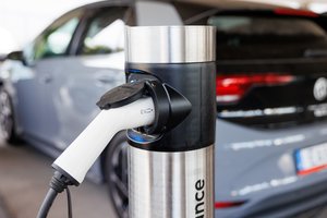 Proveržis Kinijoje – pristatė naują technologiją, galinčią elektromobilį įkrauti per 5 minutes