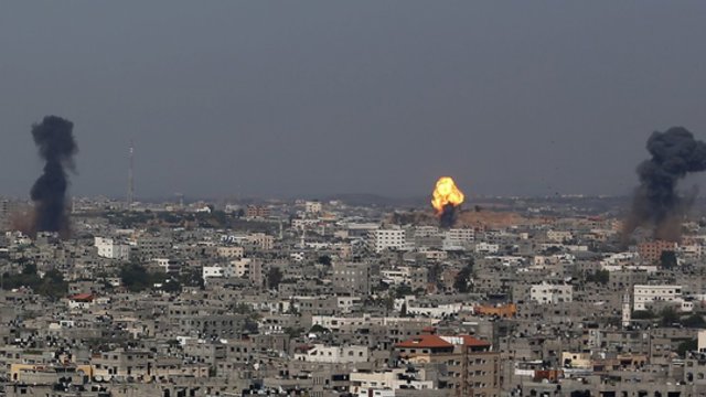 Paliaubos nutrūko: Izraelis smogė „Hamas“ pozicijoms Gazos Ruože