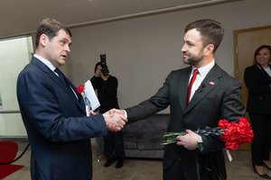 Seime – T. V. Raskevičiaus vizitas: 18 parlamentarų atnešė gedulo gvazdikų