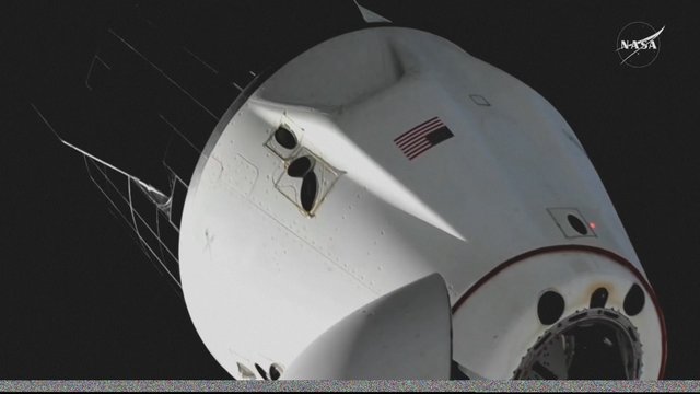 Devynis mėnesius kosmose įstrigę astronautai grįžta namo: pranešė, kur įvyks nusileidimas  