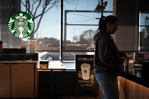 „Starbucks“ teks nemenkai paploninti piniginę: karšta arbata apiplikytam klientui – milijoninė kompensacija