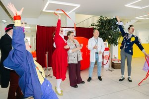 15 metų emocijų ligoninės koridoriuose – išskirtinė Raudonos nosies diena Santaros klinikose