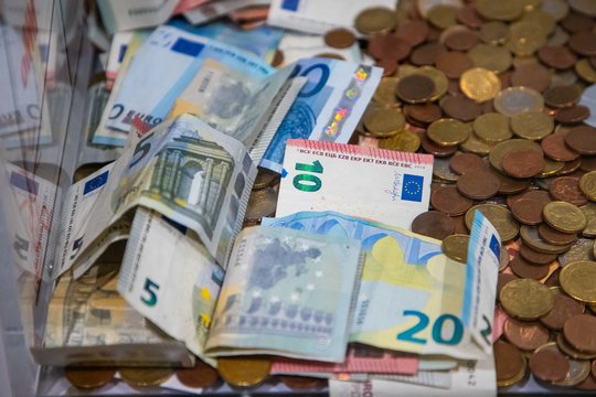 Euro zonos vasario infliacija patikslinta ir sumažinta iki 2,3 proc.