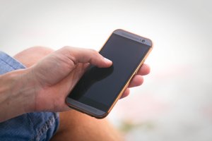 Seime – dar vienas siūlymas uždrausti mokiniams mokyklose naudotis mobiliaisiais telefonais