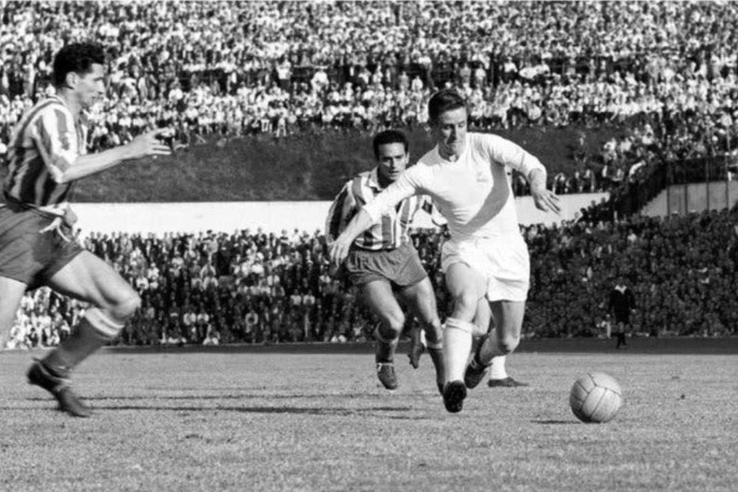 Raymondas Kopa žaidė Madrido „Real“ klube jo didžiausios šlovės laikais. <br> archyvo nuotr.