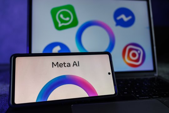 „Meta“ pranešė ES pristatysianti generatyvinio DI pagrindu veikiantį asistentą