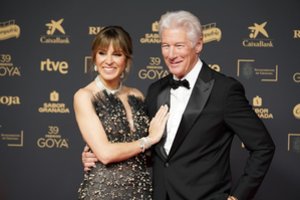 Holivudo legenda R. Gere’as dėl meilės pakėlė sparnus į Ispaniją: „Mano žmona – tai, kas Madride patinka labiausiai“