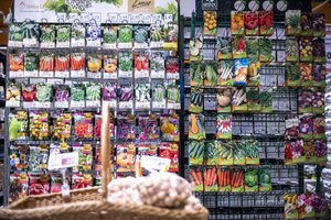 Žemės darbų per žiemą išsiilgę sodininkai artėjančiam sezonui ruošiasi atsakingai