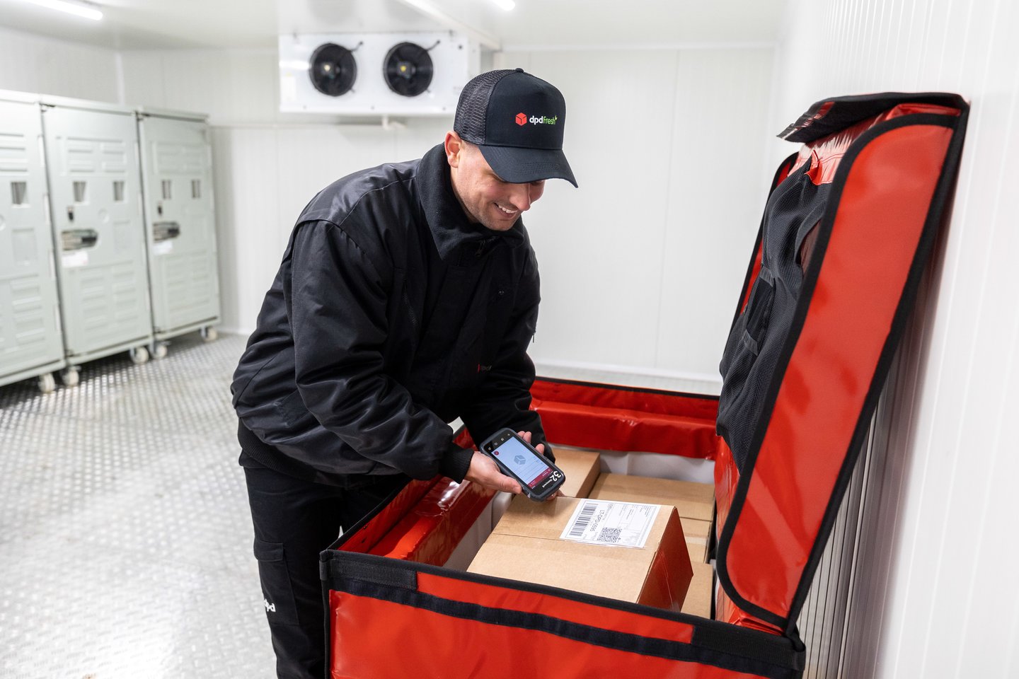 Ūkininkai, prekiaujantys maisto produktais, dažnai susiduria su iššūkiu, kaip greitai ir saugiai pristatyti šviežius produktus pirkėjams visoje Lietuvoje.