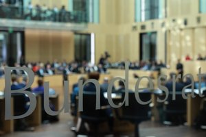 Istorinė diena Vokietijai ir Europai: patvirtintas įstatymas dėl šimtų milijardų gynybai