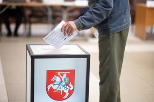 Už rinkėjų „suvedžiojimą“ siūlo sankciją: atsisakę mandatų, neatgautų rinkimų užstato
