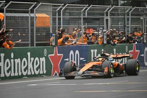 „Formulės 1“ lenktynėse Kinijoje – dominuojanti O. Piastri bei „McLaren“ pergalė, „Haas“ šventė ir „Mercedes“ naujoko stabilumas