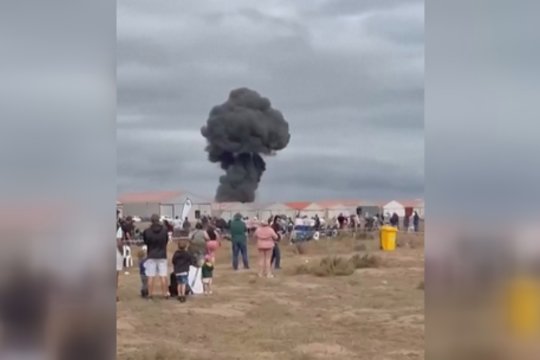 Aviacijos šou baigėsi piloto žūtimi: užfiksavo nelaimės akimirką