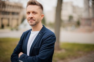 S. Dikčiaus kelionės pėsčiomis – tenka susidurti ir su gyvūnais, ir būti vaišinamam omletu