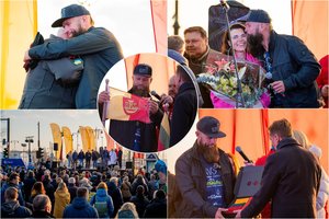 Ypatingoje vietoje A. Mockų pasitiko ir Klaipėda: nuo scenos skambėjo jautrūs keliautojo žodžiai