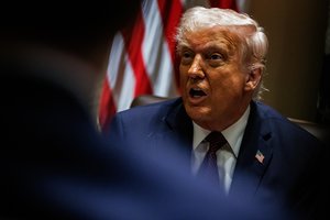 Šokas JAV: D. Trumpo administracija netyčia nutekino slaptą karinės operacijos planą