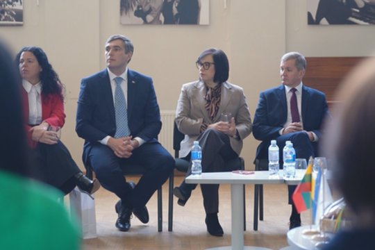 Panevėžyje – ŠMSM vizitas: susipažino su ugdymo problemomis
