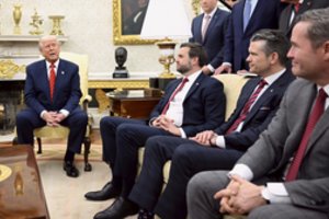 Po paviešintų JAV administracijos „slaptų“ susirašinėjimų – audra Vašingtone: „Turi kristi galvos“