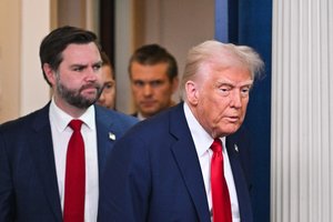 Nutekintame JAV pareigūnų pokalbyje – stiprūs signalai: gili neapykanta Europai ir J. D. Vance'o prieštaravimas D. Trumpui