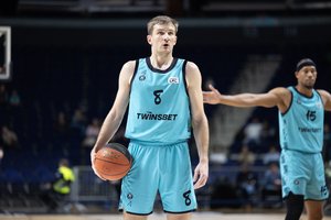 Vaidui Kariniauskui buvo atlikta kelio operacija