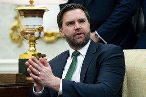 JAV viceprezidentas J. D. Vance'as lydės žmoną per jos kelionę į Grenlandiją