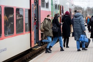 Autobusais, traukiniais ir laivais Lietuvoje keliausite pigiau: daliai keleivių priklausys didesnės nuolaidos