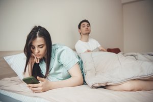 Ekranų poveikis: daugiau kaip 90 proc. žmonių dieną pradeda ir baigia tikrindami telefoną