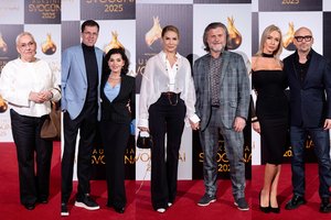 Į „Auksinius svogūnus“ plūdo žinomi žmonės: raudonuoju kilimu žengė D. ir A. Bosai