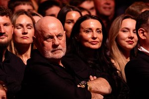 Į „Auksinius svogūnus“ O. Vyšniauską atlydėjo viešumoje retai matoma beveik 20 metų jaunesnė žmona