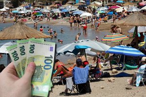 Nuo kramtomosios gumos iki aukštakulnių – draudimai turistams šokiruoja: savo patirtimi pasidalijo ir Makalius