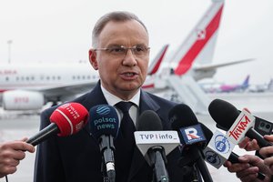 Lenkijos prezidentas pasirašė griežtą įstatymą, ribojantį prieglobsčio teises