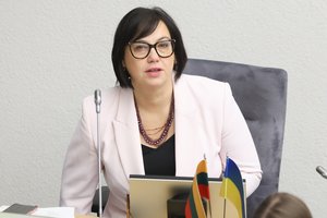 R. Popovienė mato galimybę savaite sutrumpinti mokslo metus 5–10 klasių mokiniams: sprendimą žada po dviejų savaičių