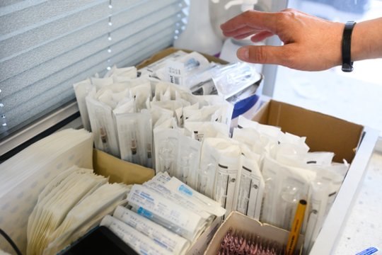 Auga žemo slenksčio kabinetų paslaugos: daugiau apsilankymų ir norinčių išsitirti dėl ŽIV