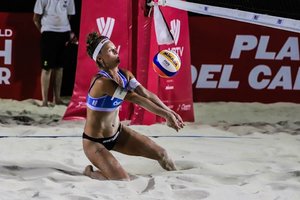 Elitiniame paplūdimio tinklinio turnyre Meksikoje – pergalingas M. Paulikienės ir A. Raupelytės startas