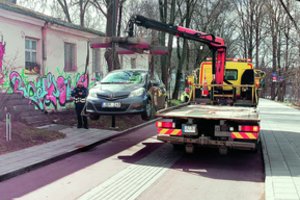 Šioje Vilniaus gatvėje policijos pareigūnai itin dažni svečiai – priverstinai nuvežti jau 89 automobiliai
