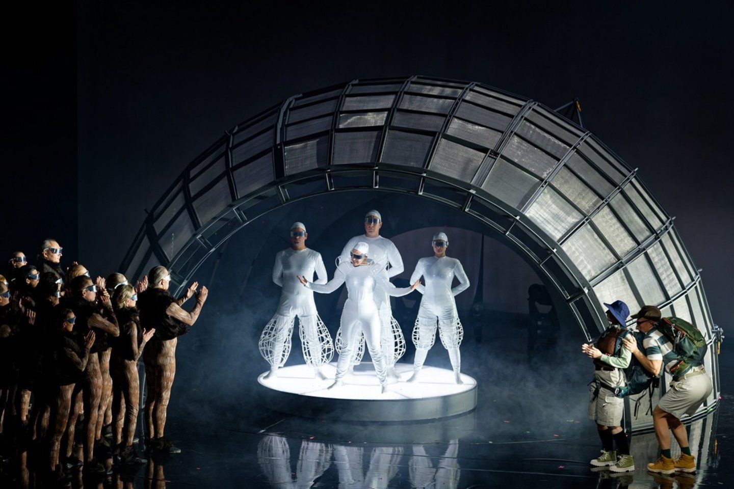 Ph.Glasso operos „Kelionė“ scena.<br> M.Aleksos nuotr.