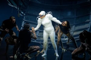 Tarp pretendentų į Auksinį scenos kryžių – ir Lina Dambrauskaitė, įkūnijusi Erdvėlaivio kapitonę Philipo Glasso operoje „Kelionė“