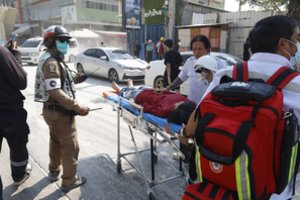 Po galingo žemės drebėjimo prie Mianmaro ligoninės – eilės sužeistųjų