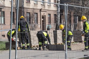 Po kauniečių langais – dulkės ir triukšmas: ardomas tvarkingas grindinys glumina gyventojus